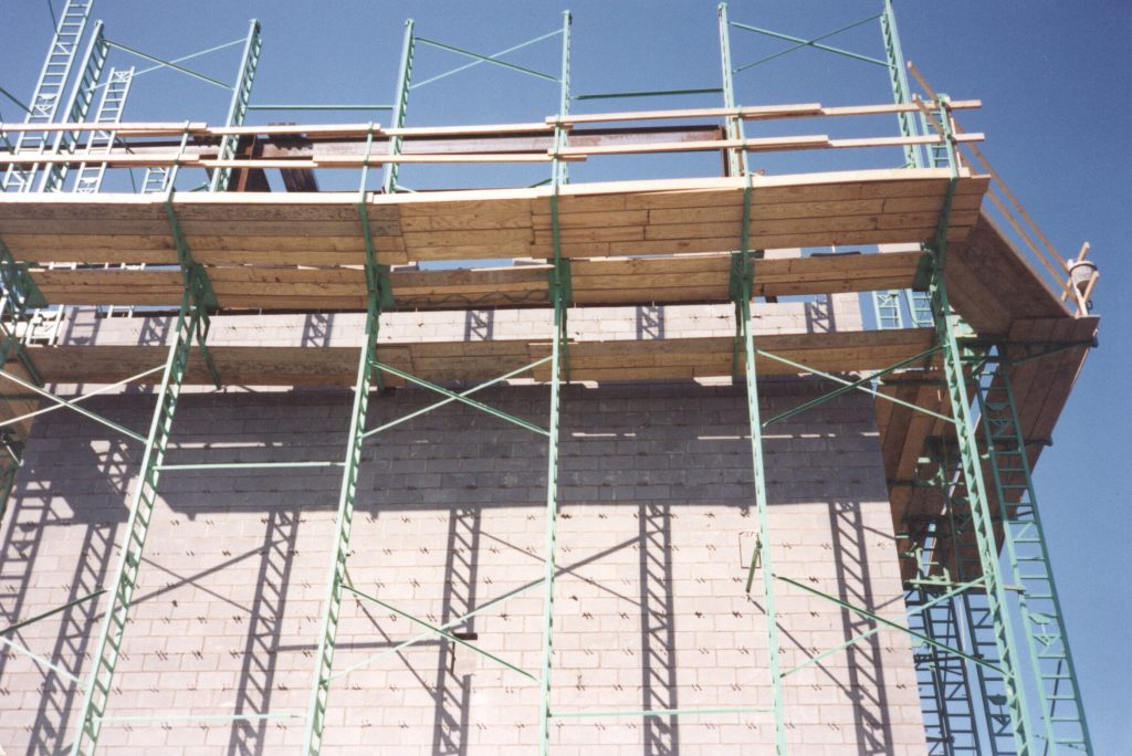 Non-Stop Scaffolding for Bricklayers