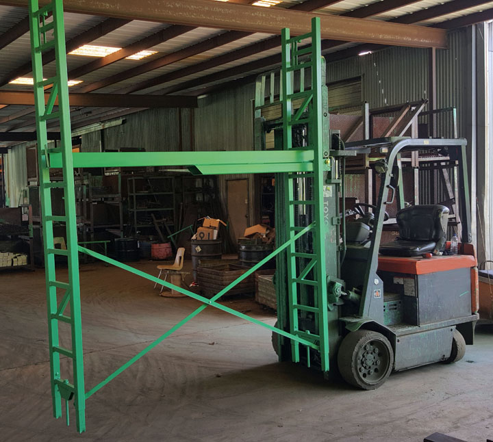 Side-Stabbing Forklift Bar for elevating scaffolding