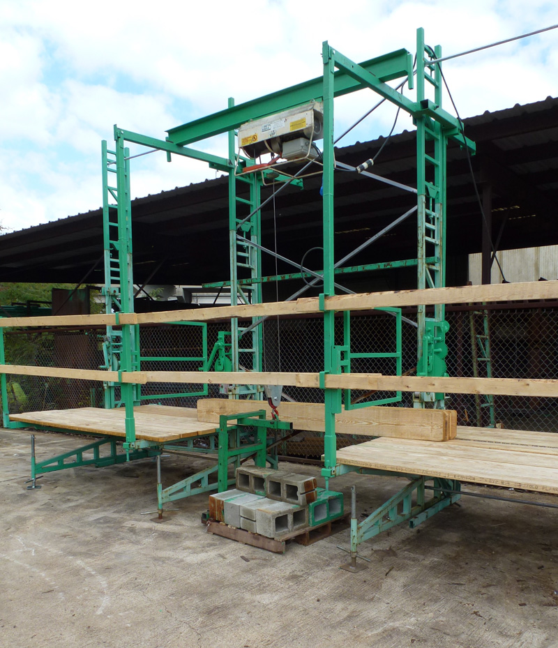 Material Hoist System For Heavy-Duty Scaffolding