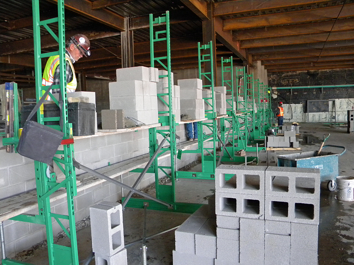 Elevated masonry scaffolding