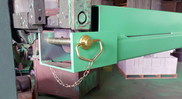 Side-Stabbing Forklift Bar for crank-up scaffolding