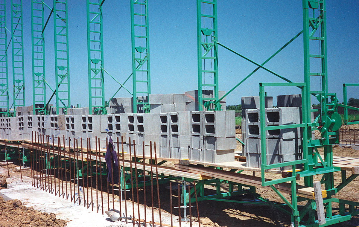 Staging Materials on Non-Stop Scaffolding