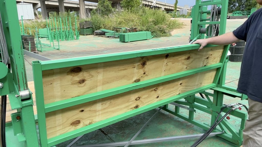 Elevating scaffold braced-bay material deck