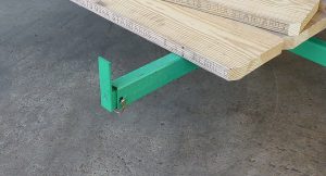 Plank Retainer for elevating scaffolding