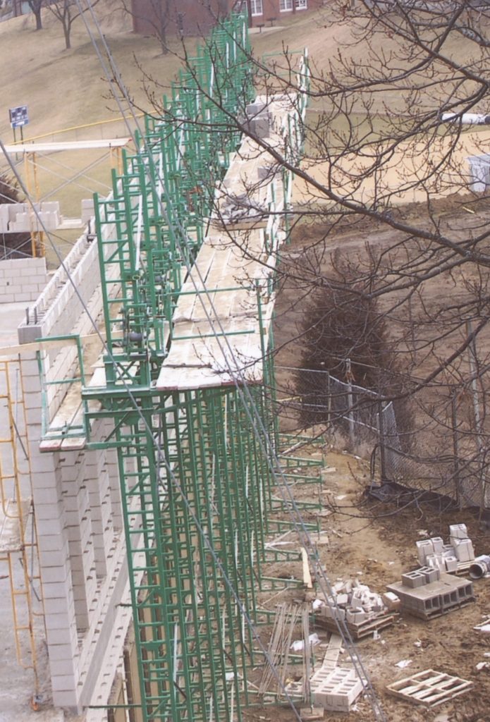 Mast climber scaffold