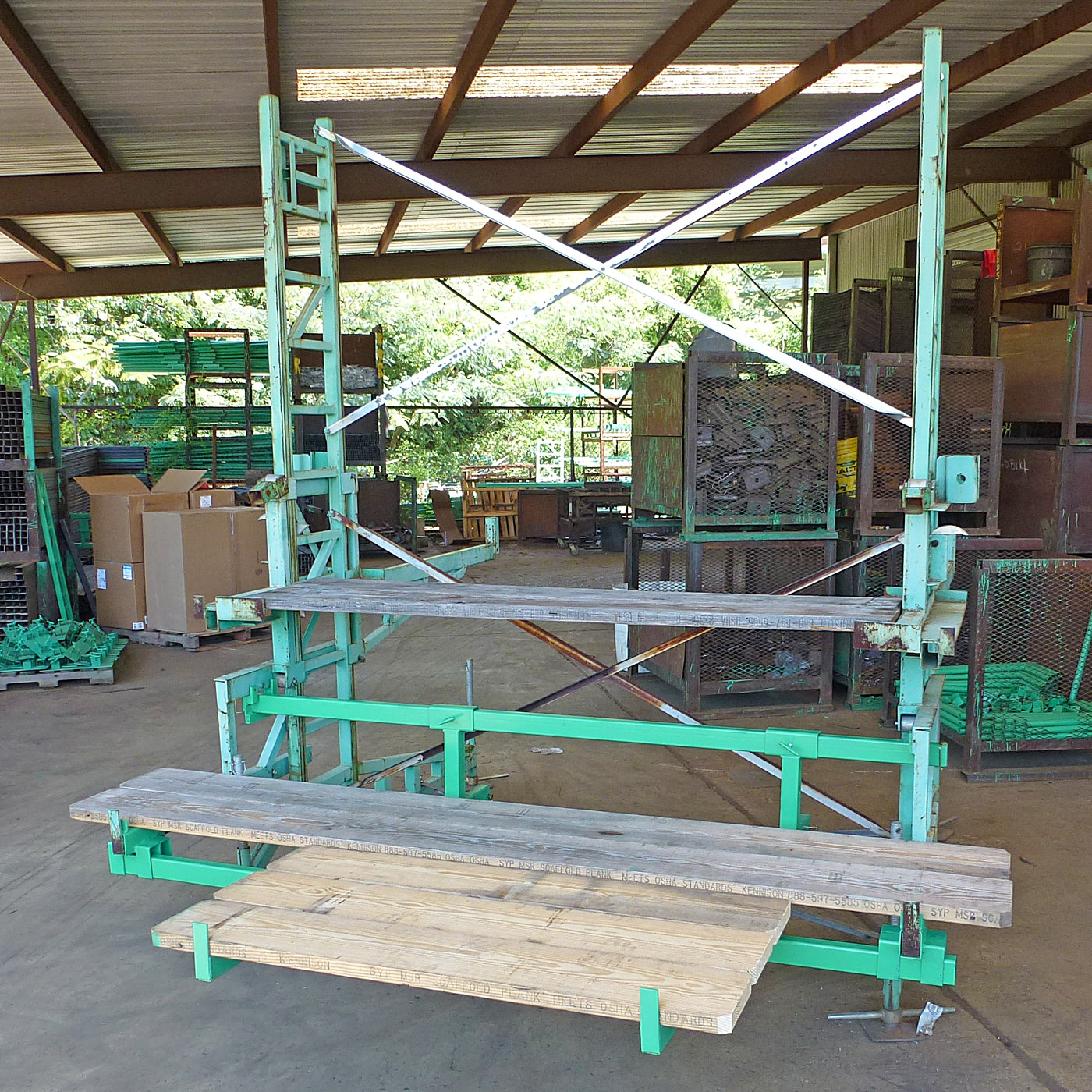 Up to three additional walk boards can be added for masons